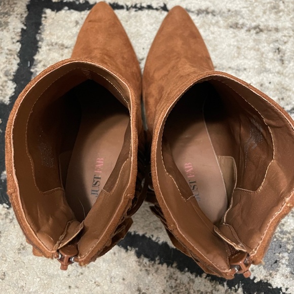 Camel fringe booties size 10 (brand new) - Picture 4 of 8